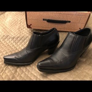 Charlie 1 Horse Booties Size 8B